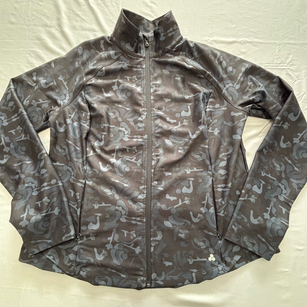 Tek Gear Women’s Gray and Black Performance Camouflage Jacket